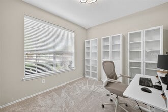 Building Photo - 6230 Hollydale Ridge Ln