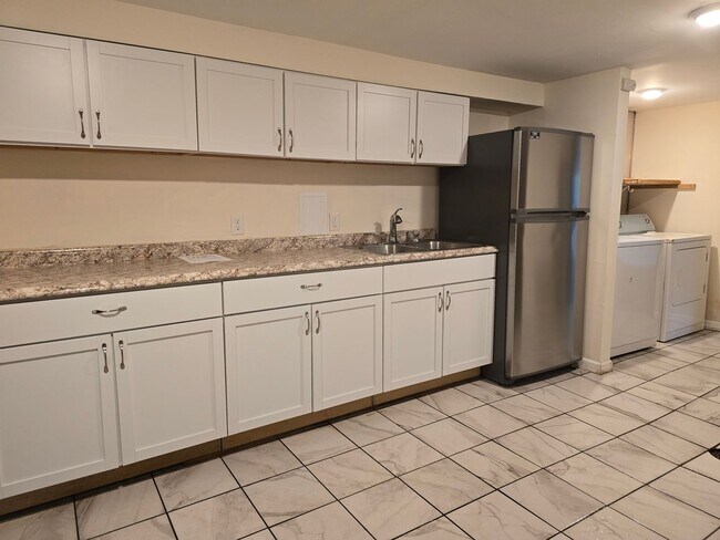 Building Photo - 2505 Andy Dr