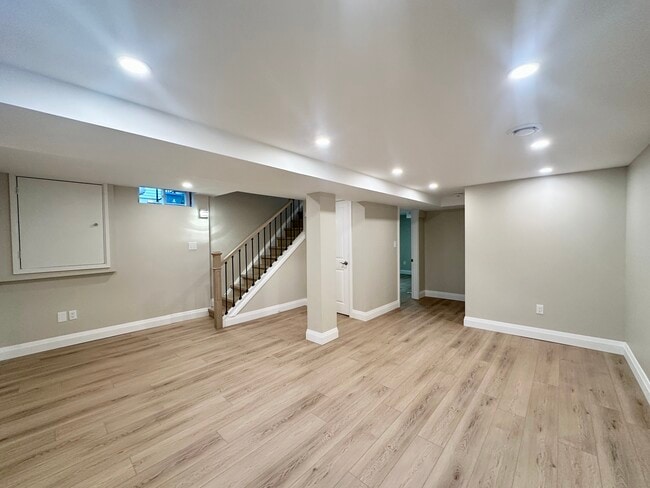 Building Photo - 751 Hillcroft St