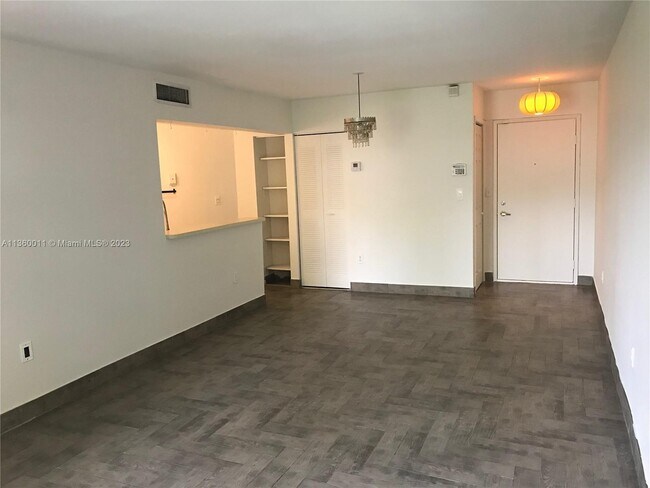 Foto del edificio - 9731 Fontainebleau Blvd