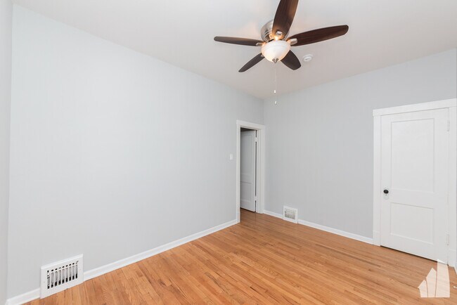 Foto del edificio - 3801 N Seeley Ave