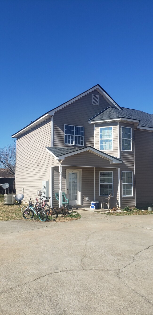 Building Photo - Unit 1