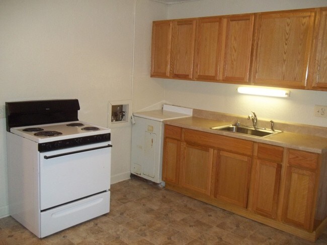 Building Photo - 1137 N Cameron Ave