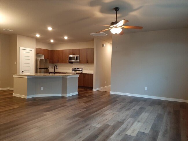 Building Photo - 9737 Grosbeak Ln