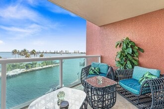 Building Photo - 2650 Lake Shore Dr