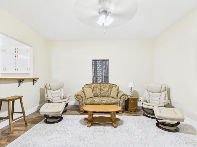 Building Photo - All Utilities are Included