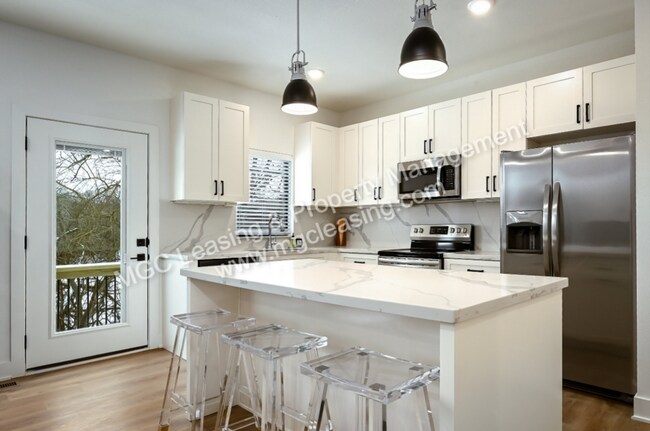 Foto del edificio - 8207-8209 E 66th St