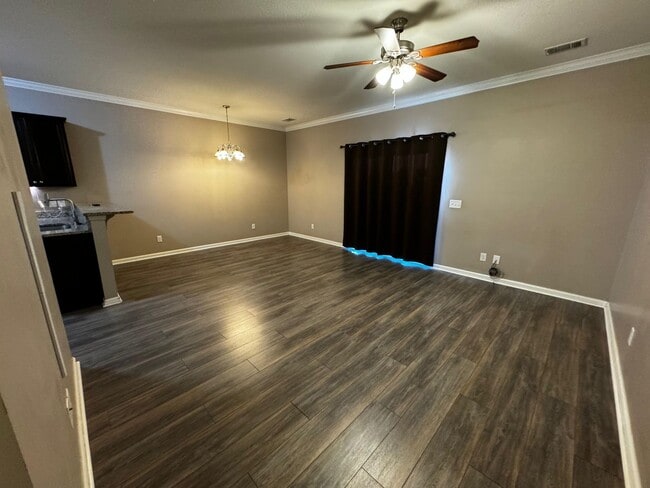 Foto del edificio - Highly Desirable Richmond Hill Townhome with 3 Bedroooms