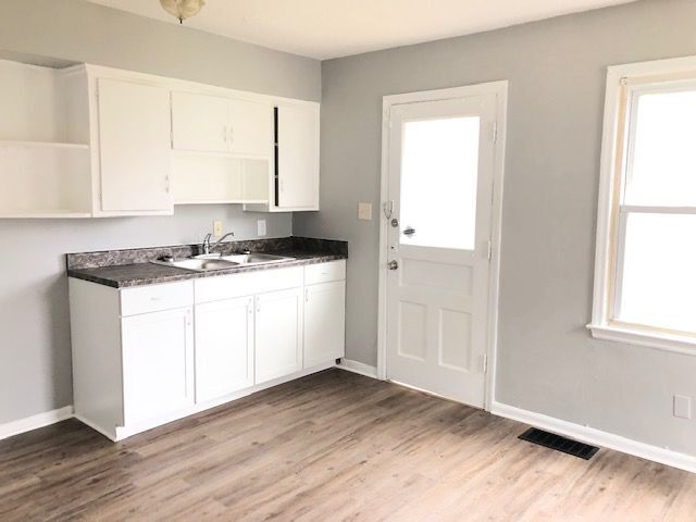 Primary Photo - 2815-2817 Vanderberg Avenue - 2817