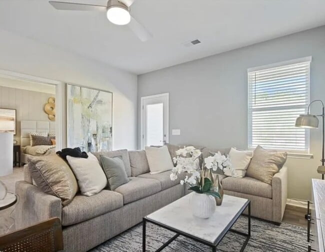 Building Photo - 118 Paddock Glen Dr