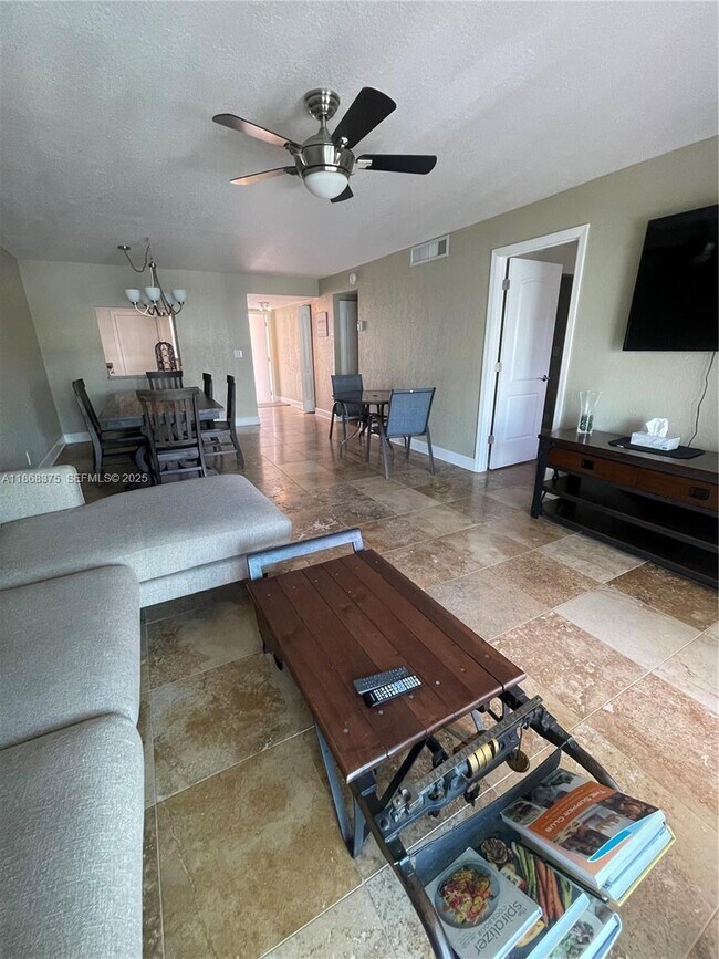 Building Photo - 410 SE 2nd St