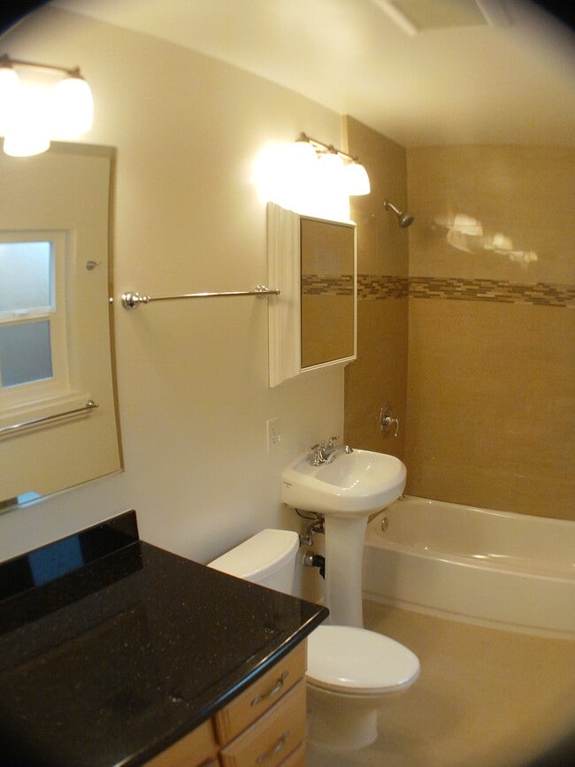 Building Photo - 402 Rutland Ave