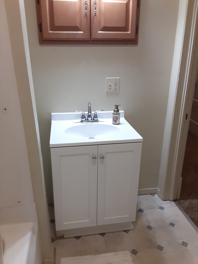 Building Photo - 1801 Cumming Ave