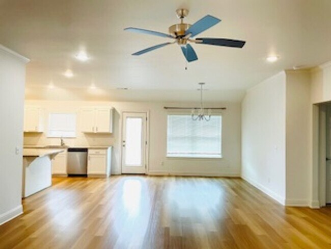 Photo - Beautiful 3 Bedroom 2 Bathroom Home