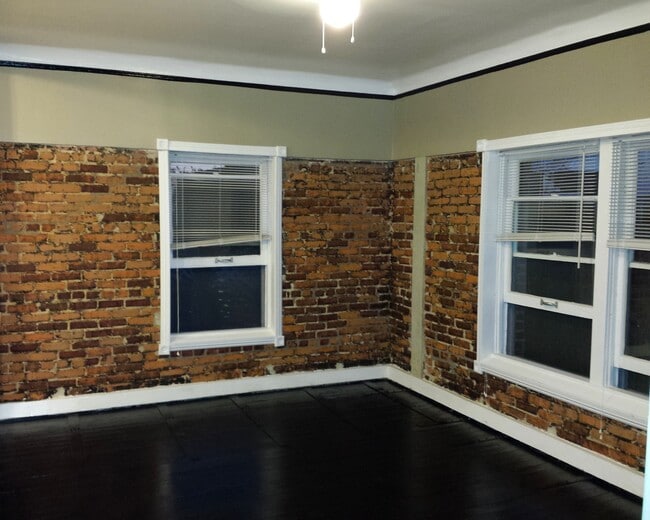 Building Photo - 1725 N Edgemont St