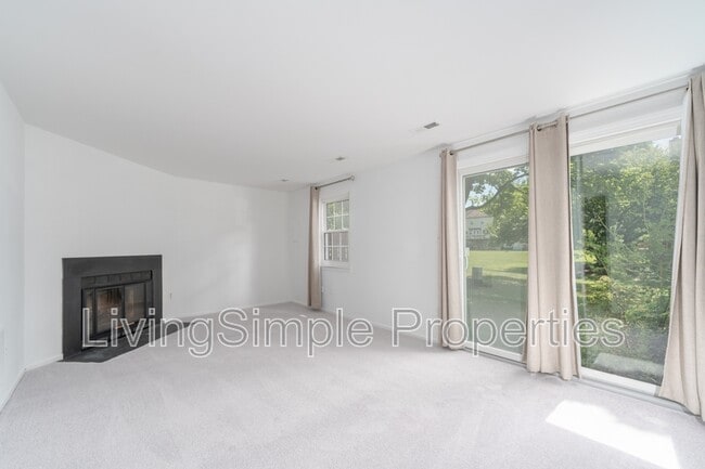 Building Photo - 619 Ivy League Ln