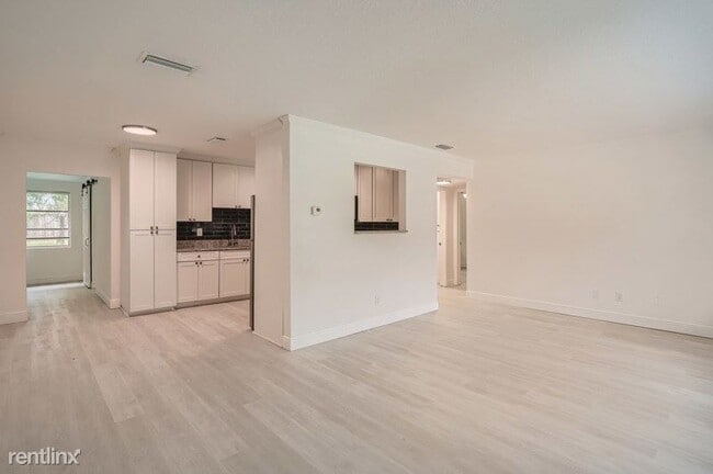 Building Photo - 3 br, 1 bath House - 1829 West Drive