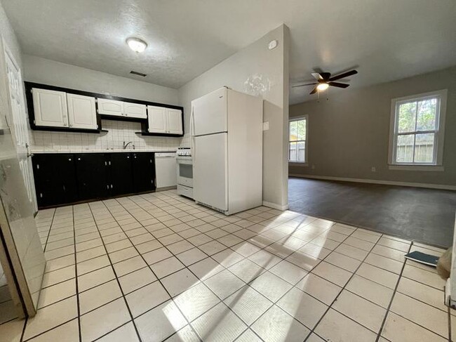 Foto del edificio - 820 NW 1st Pl