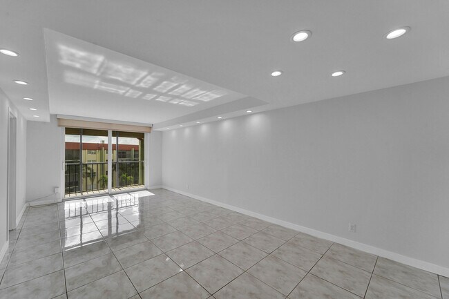 Foto del edificio - 5300 NE 24th Terrace