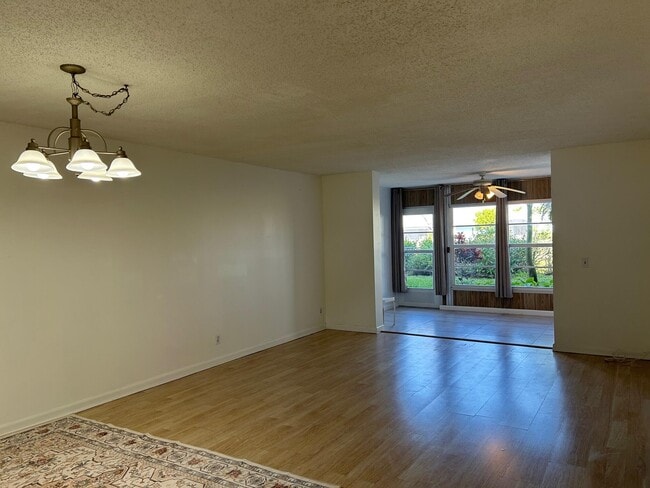 Building Photo - 25 Abbey Ln