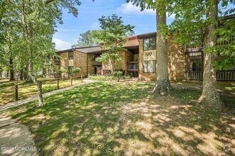 Building Photo - 120 Amberly Dr