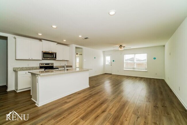 Foto del edificio - Now Available! First Month Free!