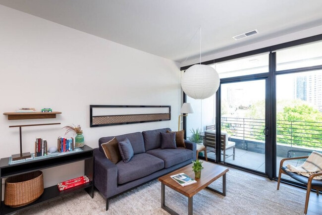 Foto del edificio - 1632 N Franklin Pl