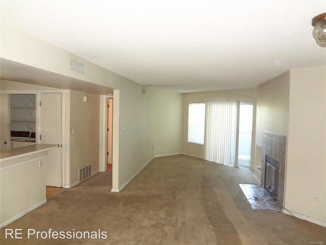 Building Photo - 1226 S Monaco Pkwy