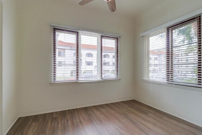 Foto del edificio - Charming Top Floor 1-Bedroom Apartment in Bankers Hill!