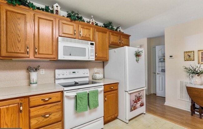 Building Photo - 372 Winding Oak Dr