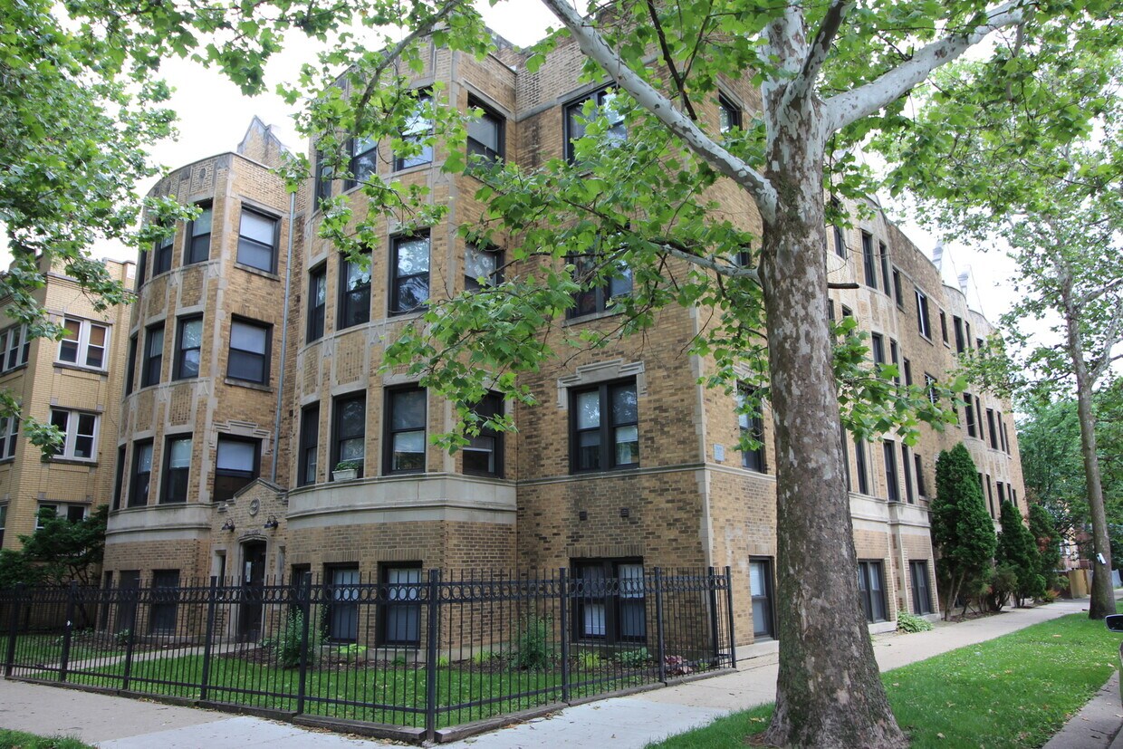 2321 W Arthur Ave, Chicago, IL 60645 Apartments at 2321 W Arthur Ave