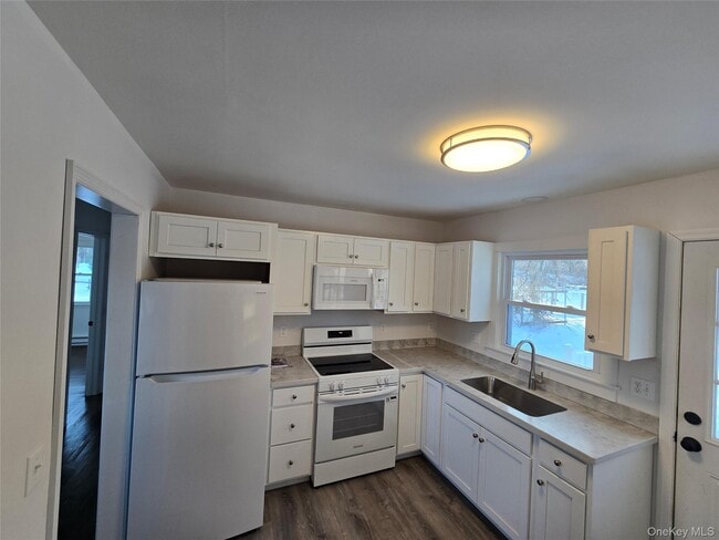 Building Photo - 182 Rock Hill Dr