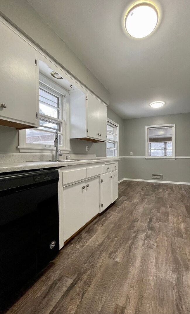 Foto del edificio - Spectacular 4 Bedroom 2 Bathroom Single Family Home in Brooklyn Center!