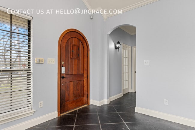 Building Photo - 316 Garden Dr