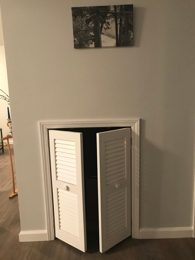 Armario de almacenamiento - 7707 Mykolaitis Ln