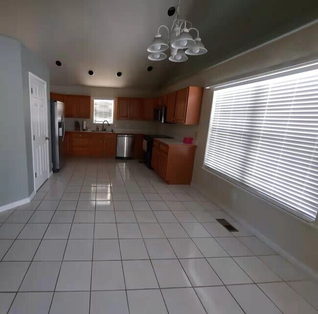 Building Photo - 3799 Canterbury Ct