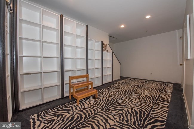 Building Photo - 207 Lindy Ln
