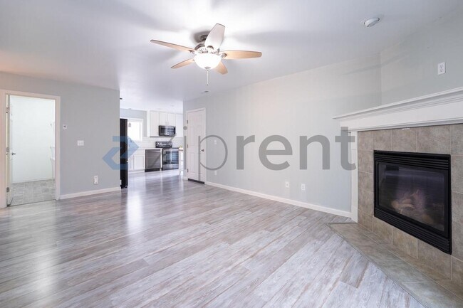 Building Photo - Unit