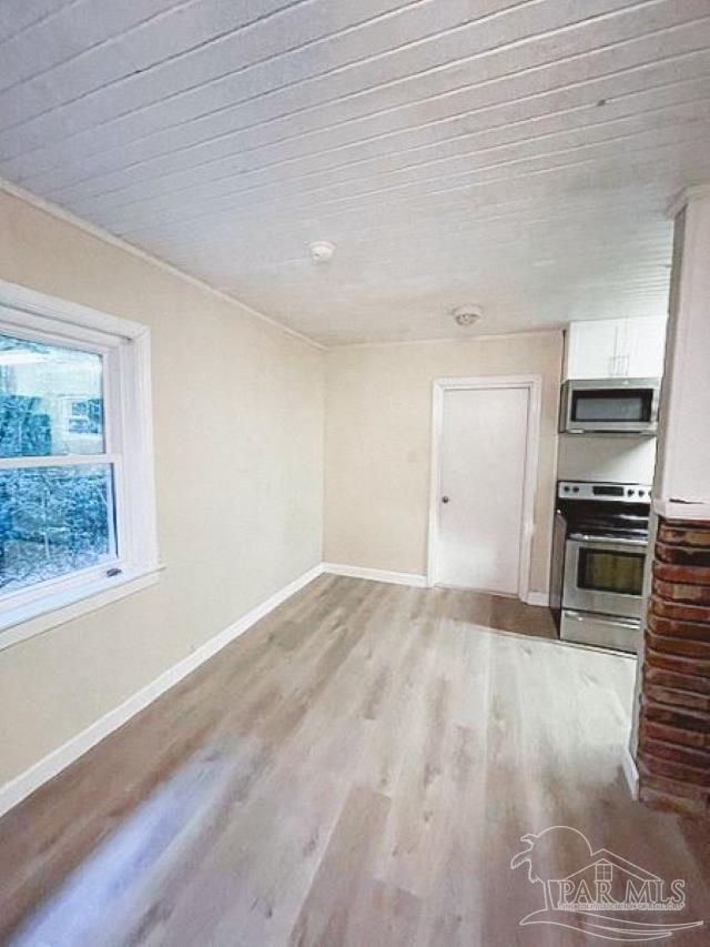 Building Photo - 9759 Cove Ave