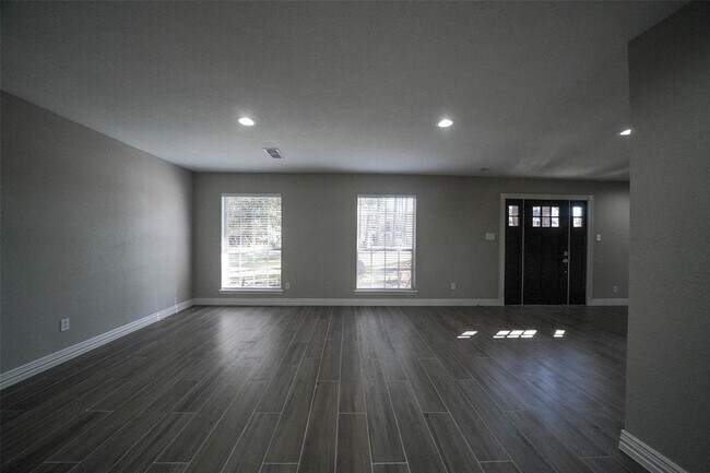 Building Photo - 7818 Beaufort Dr