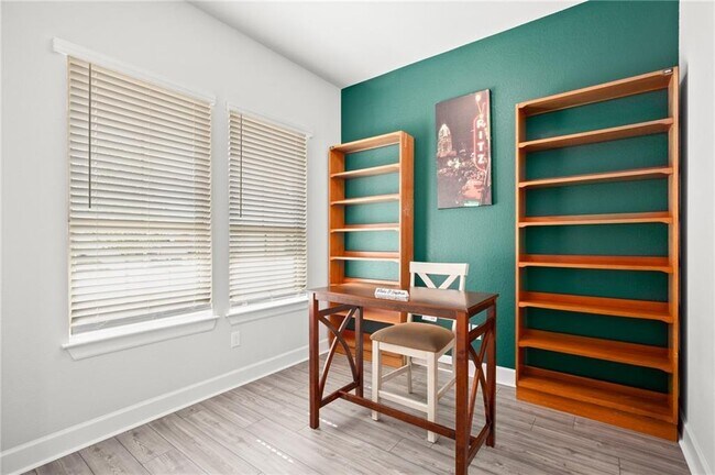 Foto del edificio - 12900 Stanford Dr