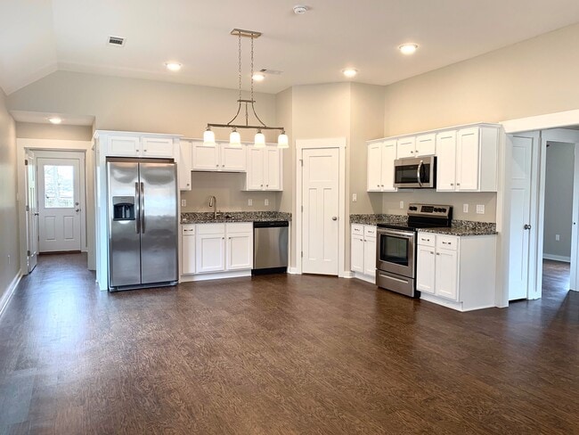 Building Photo - 312 Wolf Den Dr