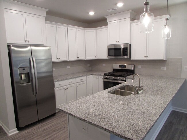 Building Photo - Spacious 4 Bedroom/ 3 Bathroom Home in Lovely Terrell - 2 Car Garage - Washer/Dryer and Lawn Main...