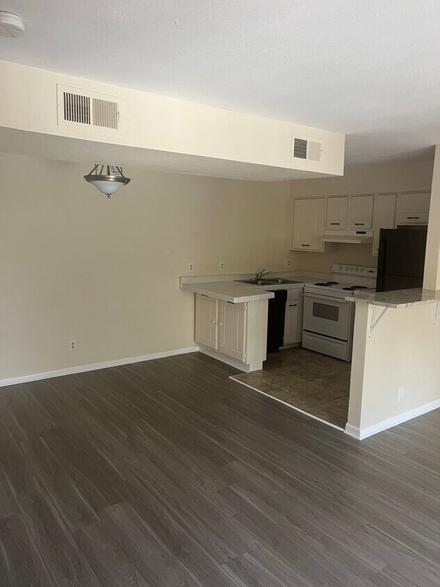 Foto principal - Spacious 1br/1ba Condo