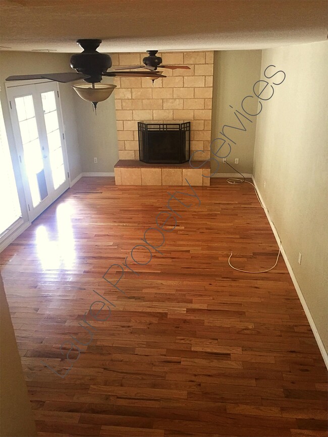 Photo - 517 Holman Way House