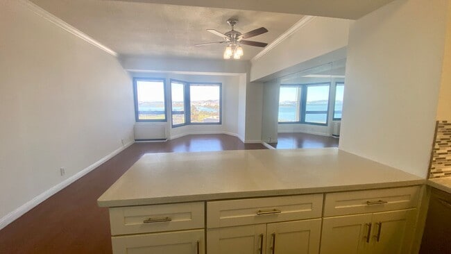 Building Photo - Incredibly remodeled unit at Pacific Park ...