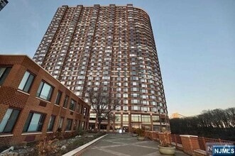 Building Photo - 100 Old Palisade Rd