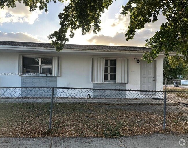 Building Photo - 6300 Pierce St