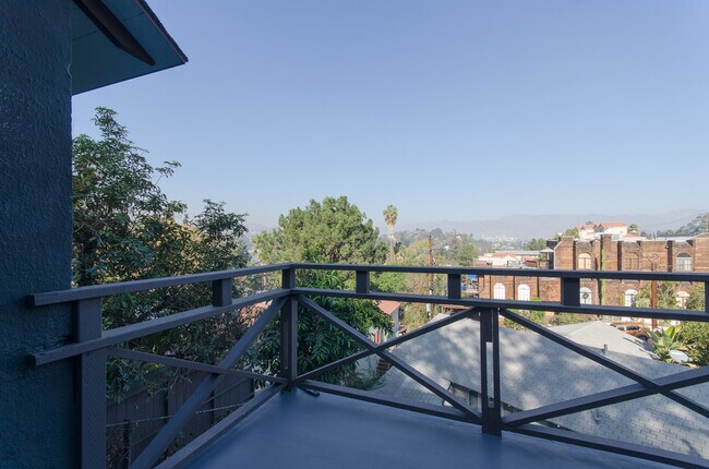 Foto del edificio - 2251 Glendale Blvd