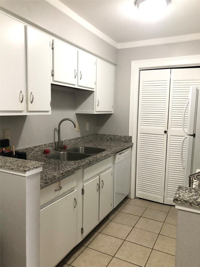 Foto del edificio - 8801 Hammerly Blvd